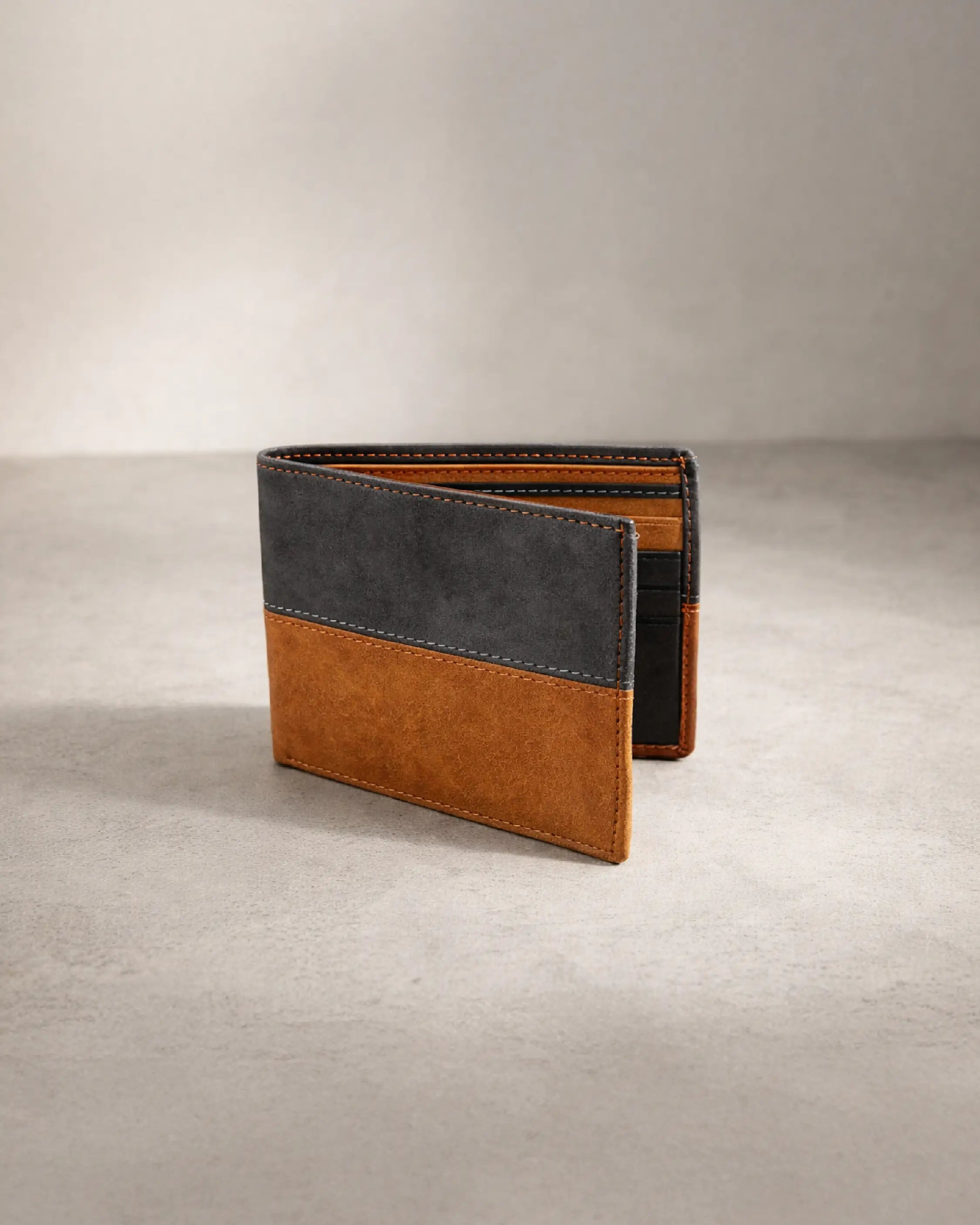 URTHEND Nero Vegan Leather Bi-Fold Wallet