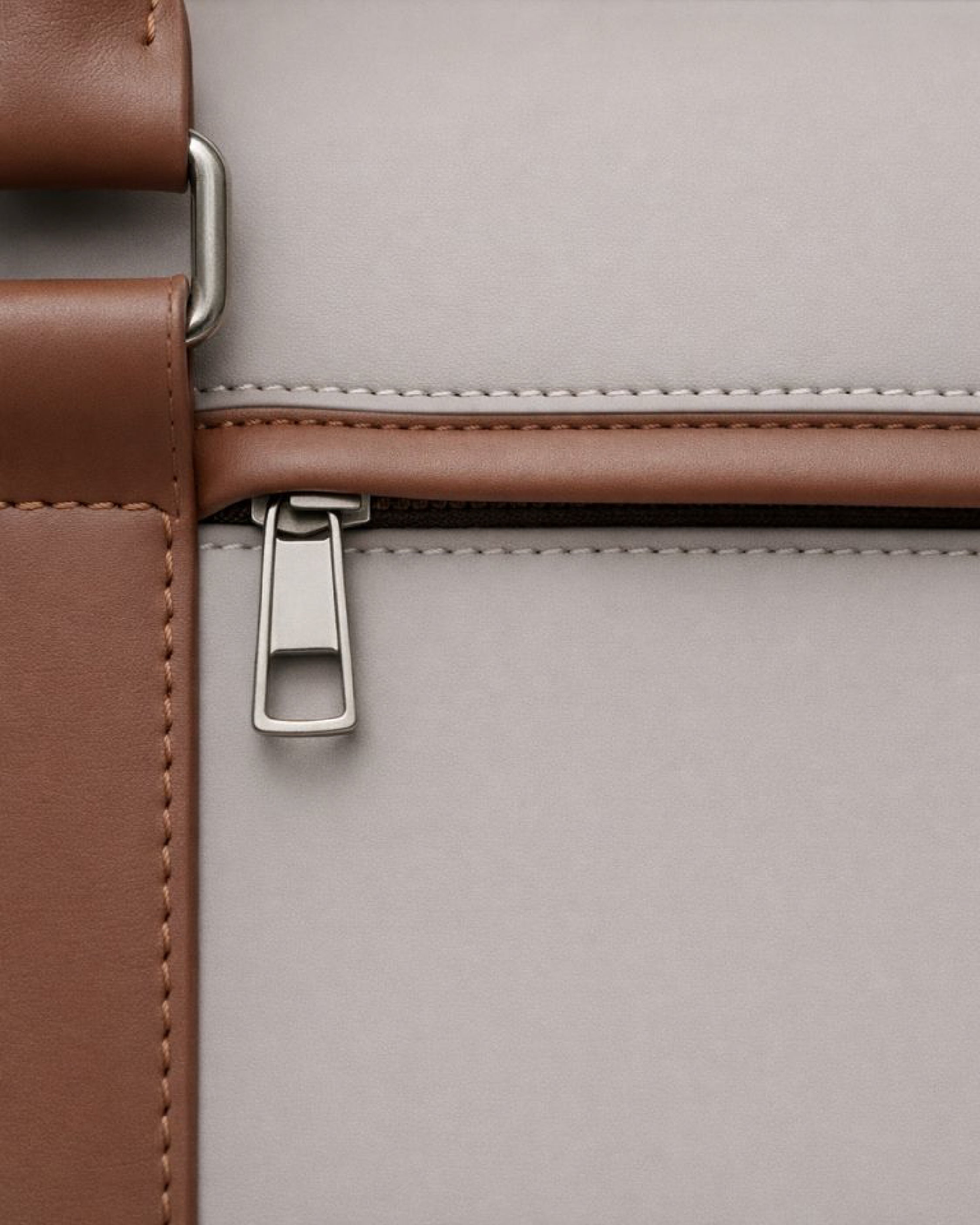 URTHEND Arco — Vegan Leather Carryall for Daily Work Essentials