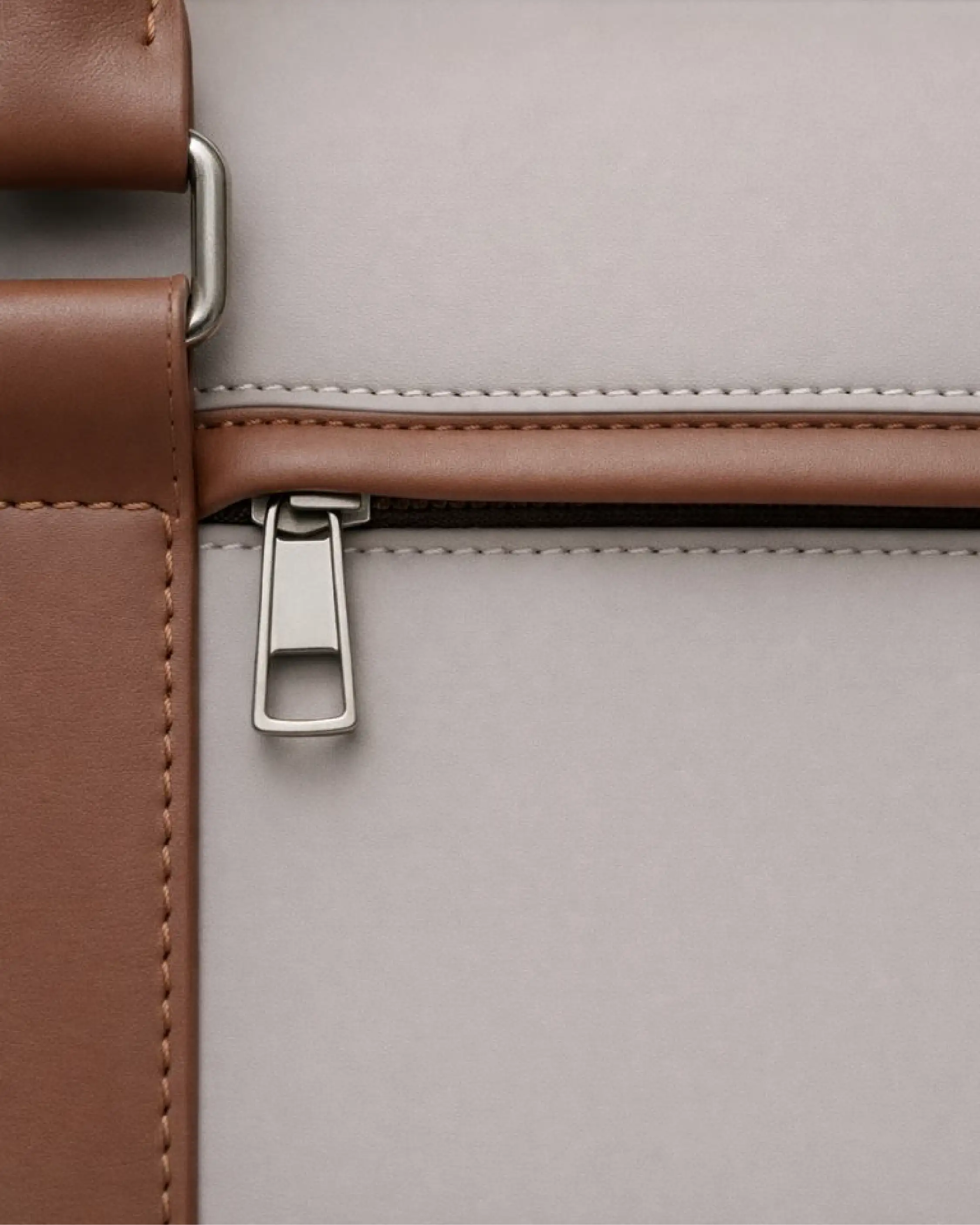 URTHEND Arco — Vegan Leather Carryall for Daily Work Essentials