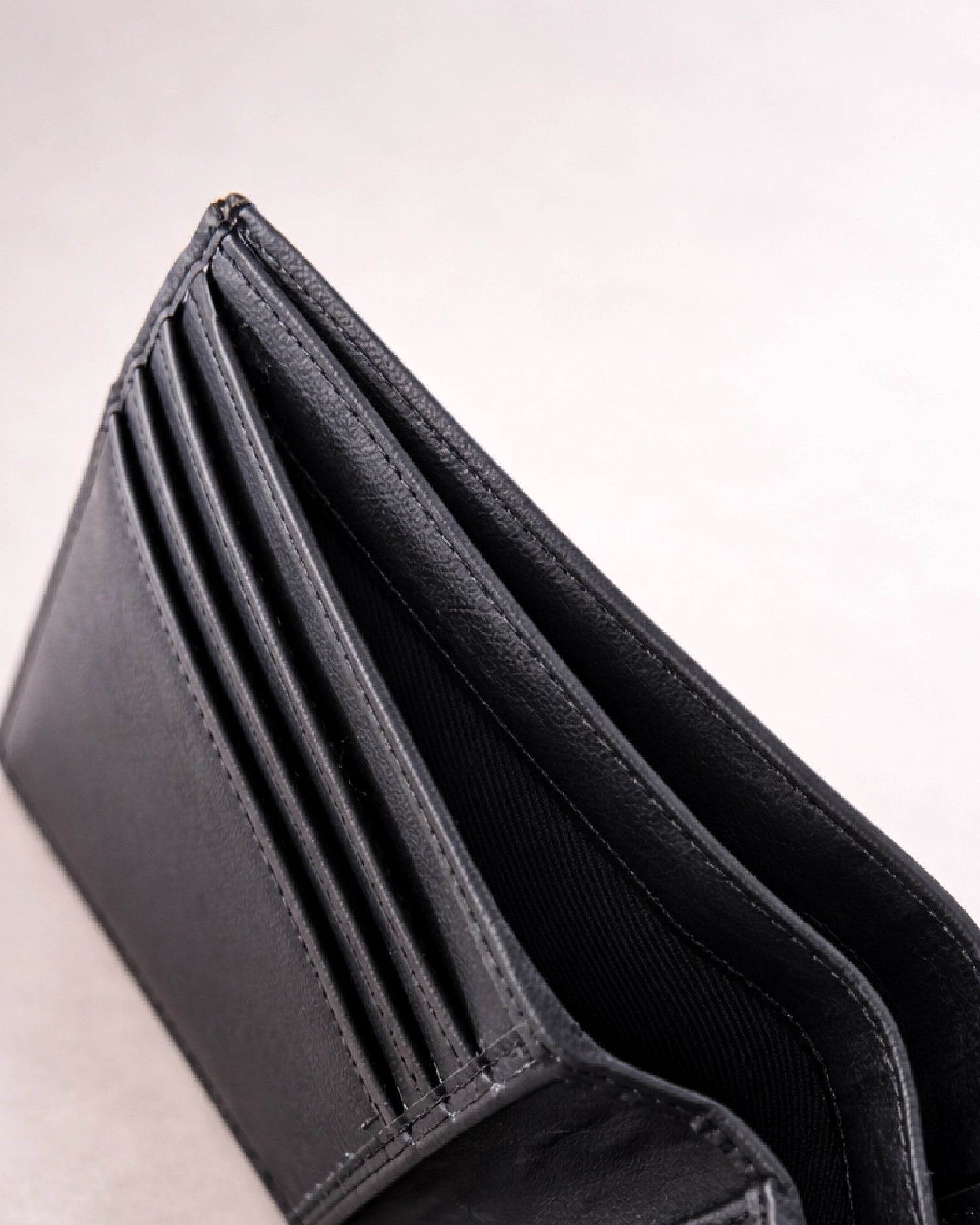 URTHEND Onyx Vegan Leather Bi-Fold Wallet