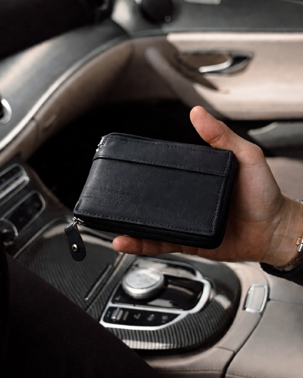 URTHEND Atlas Vegan Leather Zip Wallet