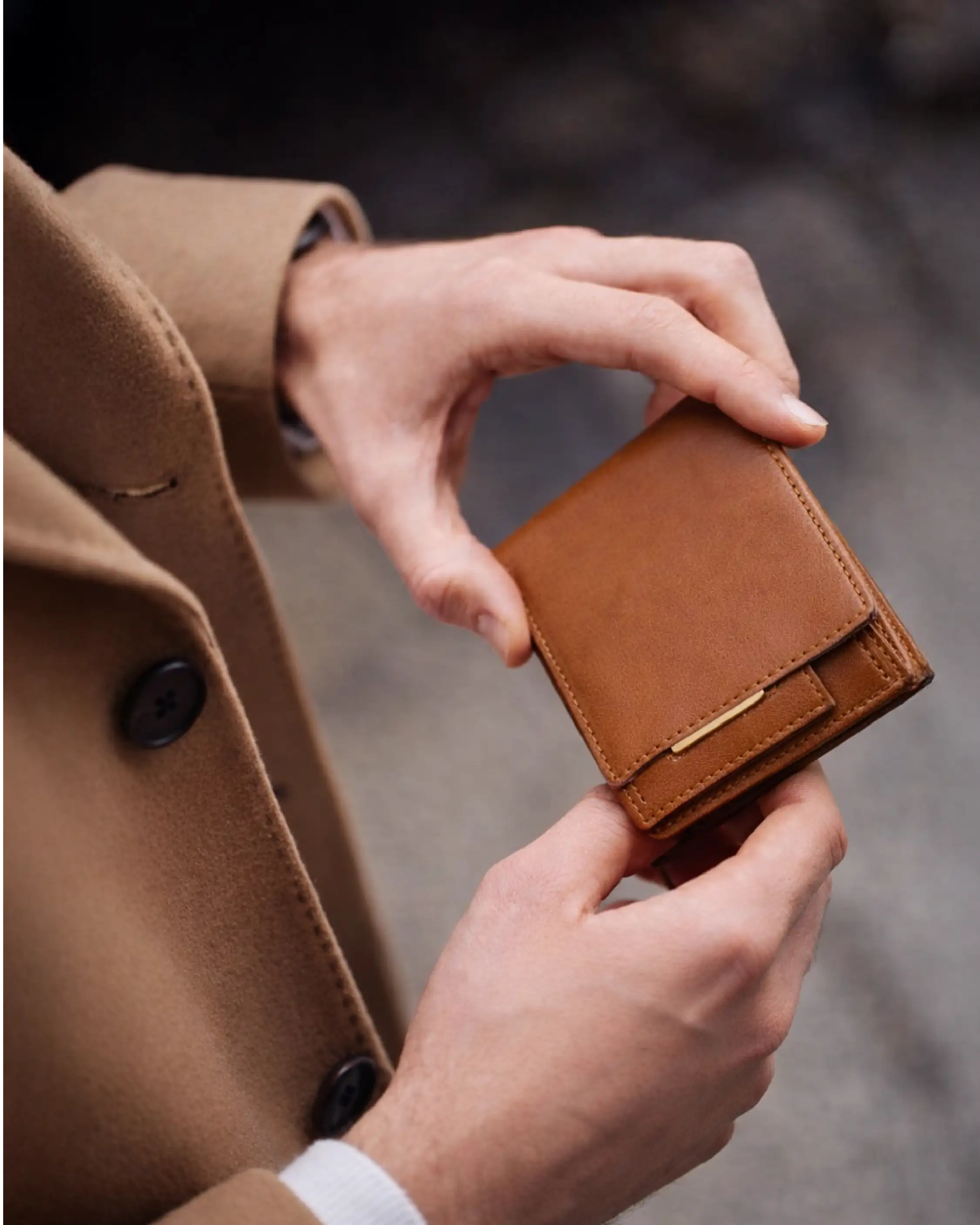 URTHEND Elric Vegan Leather Bi-Fold Wallet